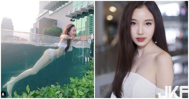 真人版美人魚！正妹「白皙美腿」超逆天，透明泳池全部看光光了！