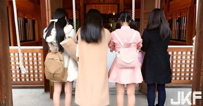 神社櫻花妹背景照「猜猜哪一位最正」? 正面公開… 引發上萬日本網友熱議：支持粉紅女